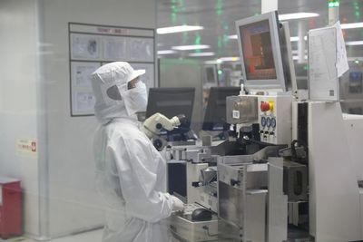 東莞長(zhǎng)安企業(yè)員工 過年不返鄉(xiāng)，感受別樣溫暖與便利